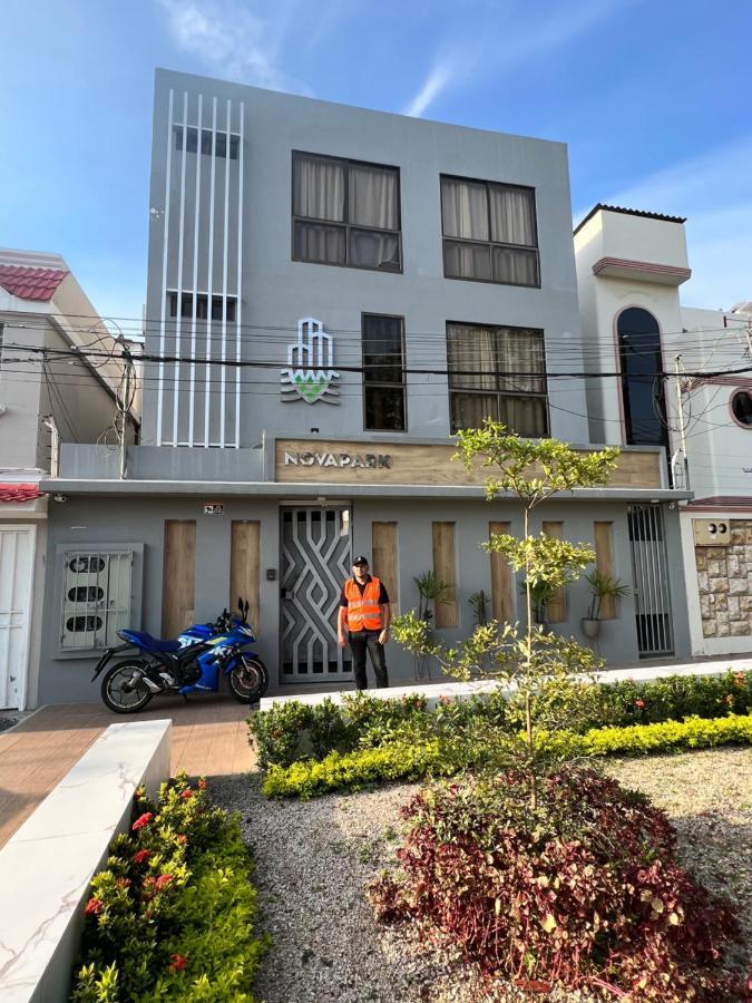Nova Park Hotel Гуаякуил Екстериор снимка